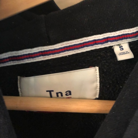 Black ARITZIA TNA perfect hoodie - Picture 2 of 3